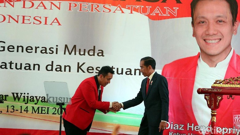 Bertemu Jokowi, Ketum PKPI: Bahas Kegiatan e-Sport Bertemu Jokowi, Ketum PKPI: Bahas Kegiatan e-Sport