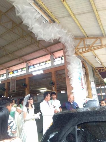 Dekorasi balon yang terbuat dari kantong plastik