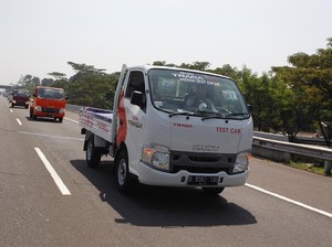 Begini Rasanya Jadi Sopir Truk dalam Sehari