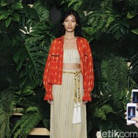 Fashion show Ikat Indonesia by Didiet Maulana yang bertajuk Mentari di Hotel Monopoli, Kemang, Jakarta, Selasa [8/5/2018]. Foto: Mohammad Abduh/Wolipop