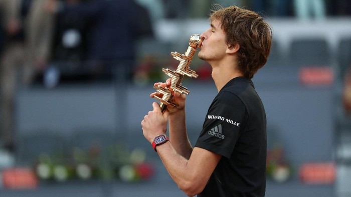 Zverev Juara Usai Atasi Thiem Straight Set