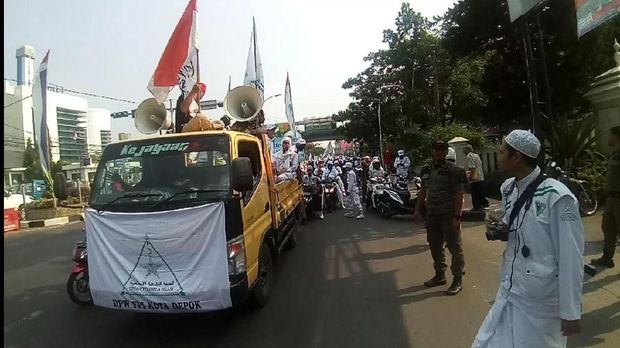 FPI konvoi sambut ramadhan di jalan margonda depok
