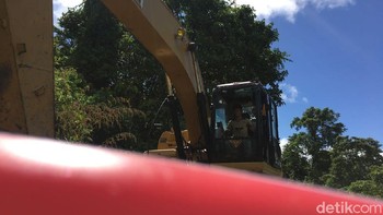Dengan menggunakan Fang, kabel optik bisa digelar rata-rata 600 meter per harinya. Foto: Agus Tri Haryanto/detikINET