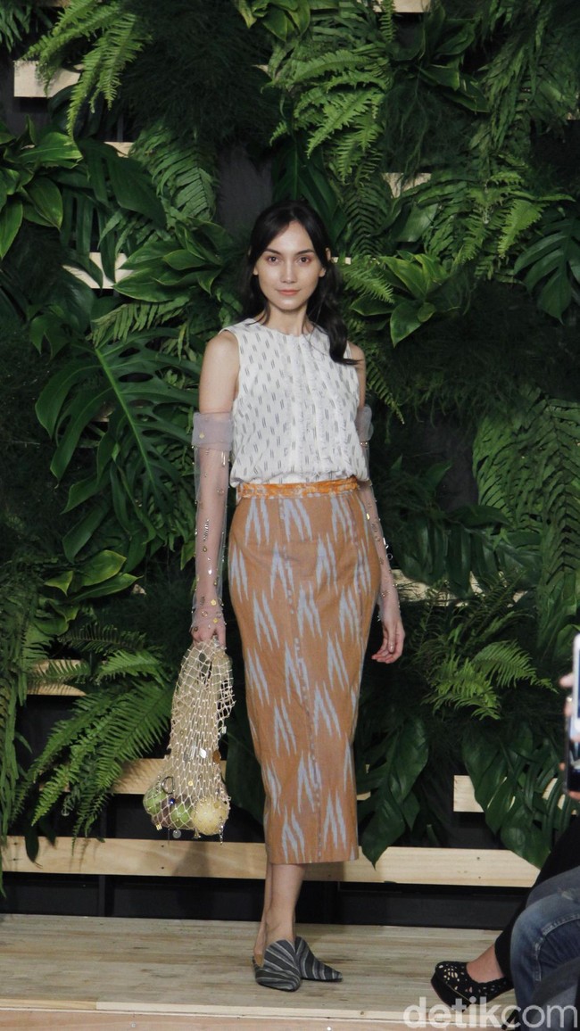 Fashion show Ikat Indonesia by Didiet Maulana yang bertajuk Mentari di Hotel Monopoli, Kemang, Jakarta, Selasa [8/5/2018]. Foto: Mohammad Abduh/Wolipop