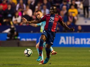 Emmanuel Boateng Pemupus Mimpi Invincible Barcelona