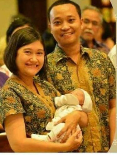 Potret Bayu dan istrinya, Monic