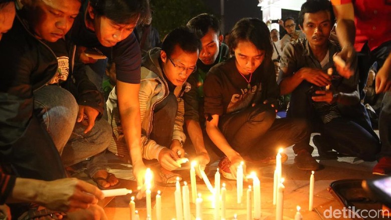 Aksi Bersatu Lawan Teroris, Nyalakan Lilin Hingga Donor Darah Aksi Bersatu Lawan Teroris, Nyalakan Lilin Hingga Donor Darah