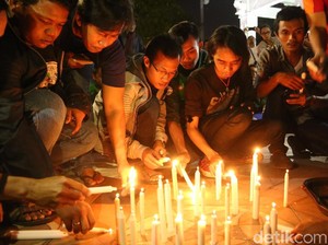Aksi Bersatu Lawan Teroris, Nyalakan Lilin Hingga Donor Darah