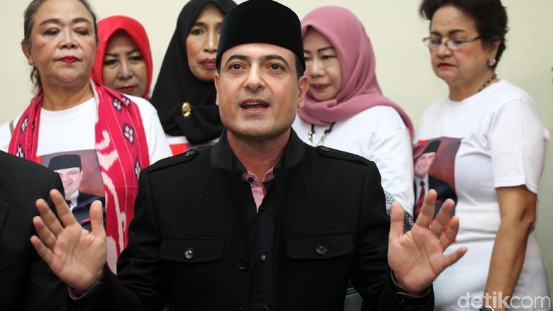 Dukung Sandi Cawapres Prabowo, Sam Aliano: Dia Masih Muda dan Smart Dukung Sandi Cawapres Prabowo, Sam Aliano: Dia Masih Muda dan Smart