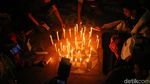 Foto: Aksi Warga Surabaya Nyalakan Lilin Bersatu Lawan Teroris