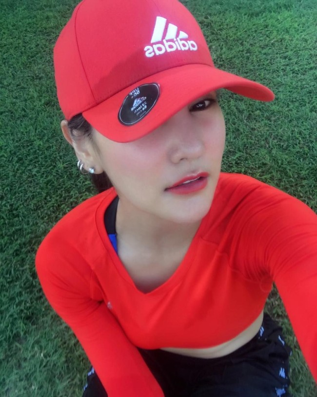 Penampilan cantik Baipai dengan makeup flawless dan blushon pink. Foto: Instagram