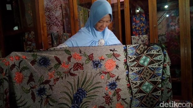 Sarung batik Kudus. 
