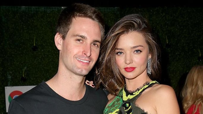 CEO Snapchat Evan Spiegel dan istrinya Miranda Kerr. Foto: Getty Images CEO Snapchat Evan Spiegel dan istrinya Miranda Kerr. Foto: Getty Images