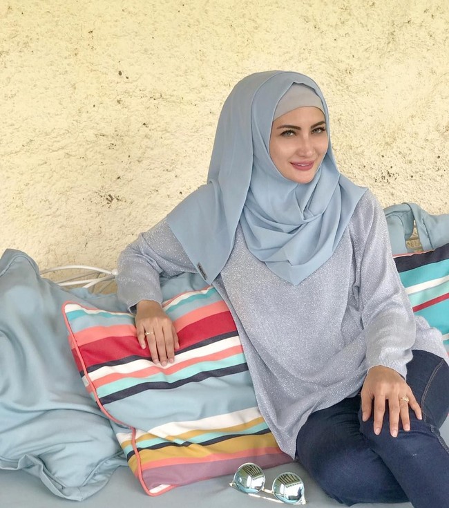 Begitupun dengan warnanya. Natalie Sarah tampak cantik mengenakan beragam macam warna, mulai dari warna lembut seperti mint dan dan dusty pink hingga warna bold seperti hitam. Foto: Instagram Natalie Sarah