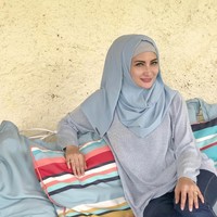 Begitupun dengan warnanya. Natalie Sarah tampak cantik mengenakan beragam macam warna, mulai dari warna lembut seperti mint dan dan dusty pink hingga warna bold seperti hitam. Foto: Instagram Natalie Sarah