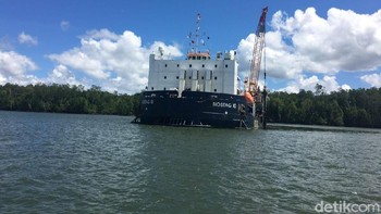 Ada tiga kapal yang melakukan penggelaran kabel serat optik ini, yaitu Nostag 10, Pacific Guardian, dan Teliri. Foto: Agus Tri Haryanto/detikINET