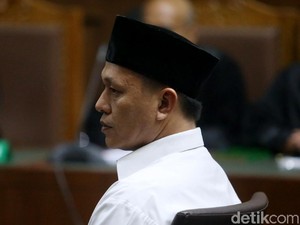 Hak Politik Bupati Lampung Tengah Nonaktif Dicabut 2 Tahun
