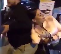 Istri jambak pelakor di bandara.