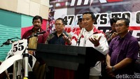 Imam Nahrawi memberikan keterangan pers dengan didampingi Ketua Umum IMI Pusat Sadikin Aksa dan A Juadiarto dari Lightning Production selaku penanggung jawab MXGP 2018.