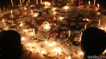 Foto: Aksi Warga Surabaya Nyalakan Lilin Bersatu Lawan Teroris