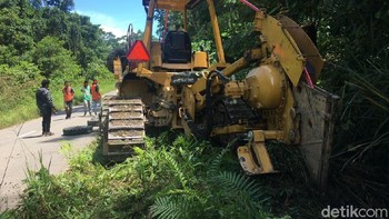 Sedangkan ini penggelaran kabel optik menggunakan alat berat bernama Vermeer. Foto: Agus Tri Haryanto/detikINET