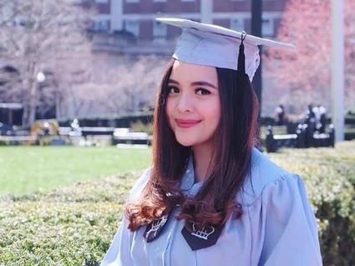 Tasya Kamila usai wisuda S2 di Columbia University.