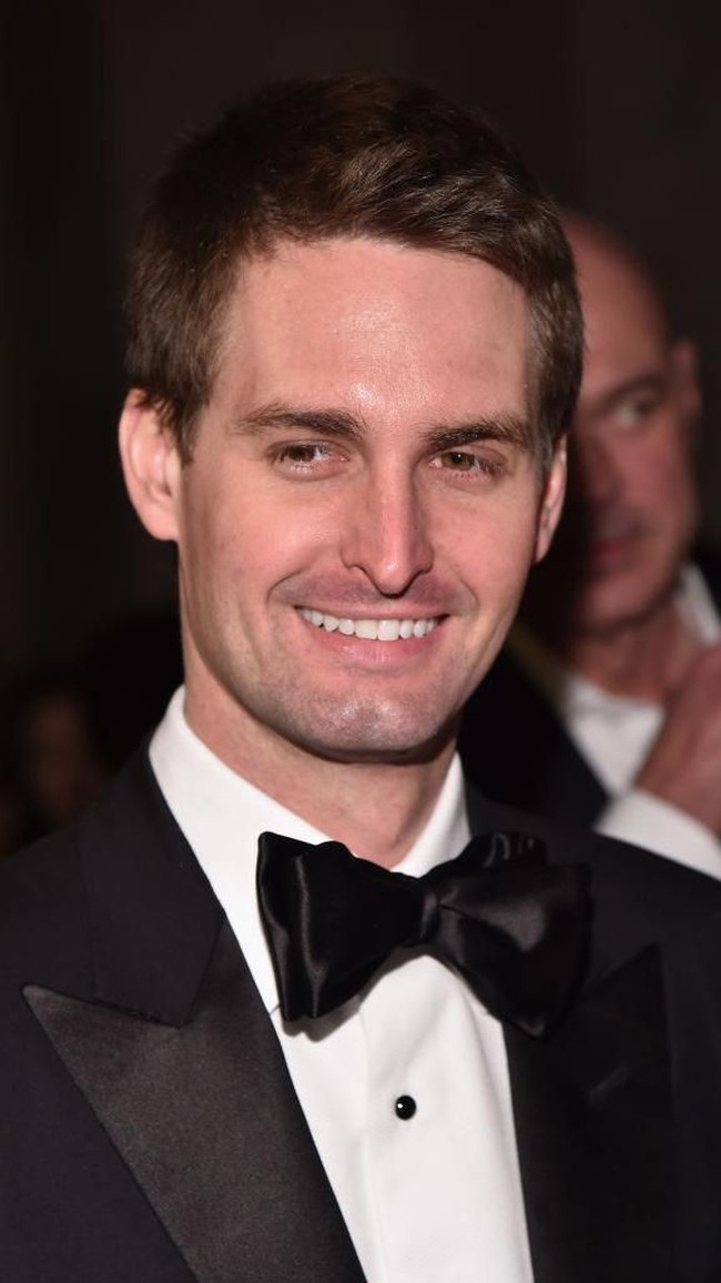 Evan memang datang dari keluarga kaya. Ayahnya adalah seorang pengacara. Di usia mudanya ia telah memiliki mobil mewah dan sering liburan ke Eropa.  Foto: Getty Images