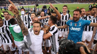 Foto: Juventus Kunci Scudetto, Turin Berpesta