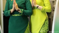 Pramugari terlihat segar dan ciamik dengan balutan seragam baru ini! (Citilink)