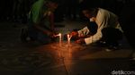 Foto: Aksi Warga Surabaya Nyalakan Lilin Bersatu Lawan Teroris