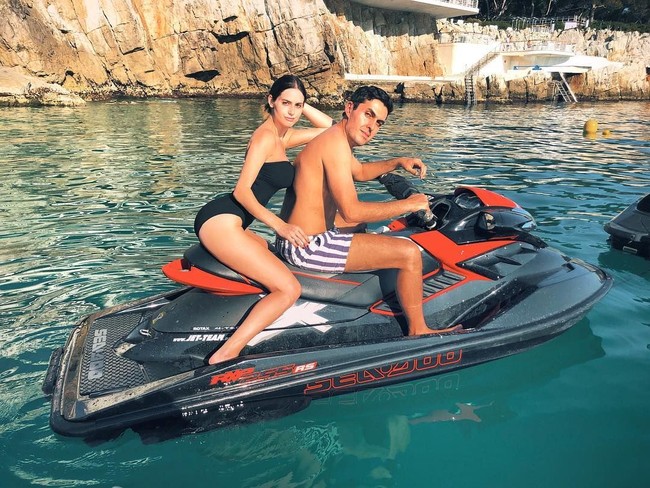 Dilihat dari akun Instagram-nya, Alexa hobi traveling. Bersama sang calon suami, ia sering liburan mewah, ke Florence, Venice, Tuscany, Paris hingga Aspen. Foto: Instagram @alexakdell