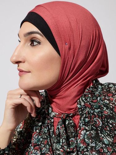 Hijabers Ini Dikepoin Kanye West di Internet, Siapa Dia?