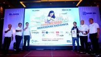 Hadir dalam acara tersebut Duta Besar Republik Indonesia untuk Malaysia Rusdi Kirana bersama Direktur Hubungan Kelembagaan Bank BRI Sis Apik Wijayanto, Direktur Jaringan dan Layanan Bank BRI Osbal Saragi Rumahorbo, Senior Executive Vice President Bank BRI Hexana Tri Sasongko, Direktur Jenderal Protokol dan Konsuler Kementerian Luar Negeri RI Andri Hadi saat menunjukkan mock-up Program Remittance BRI Mobile (REMBO) di Kuala Lumpur, Malaysia, Minggu (13/5). Foto: dok. BRI