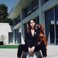 Wanita cantik ini diketahui menimba ilmu di Columbia University dan pernah magang di majalah W. Kini ia bekerja sebagai Brand and Business Development Strategist untuk sebuah startup dan berkontribusi di Michael and Susan Dell Foundation milik orangtua. Foto: Instagram @alexakdell