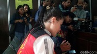 Ada gambar tengkorak menghiasi area belakang telinga Jedun.