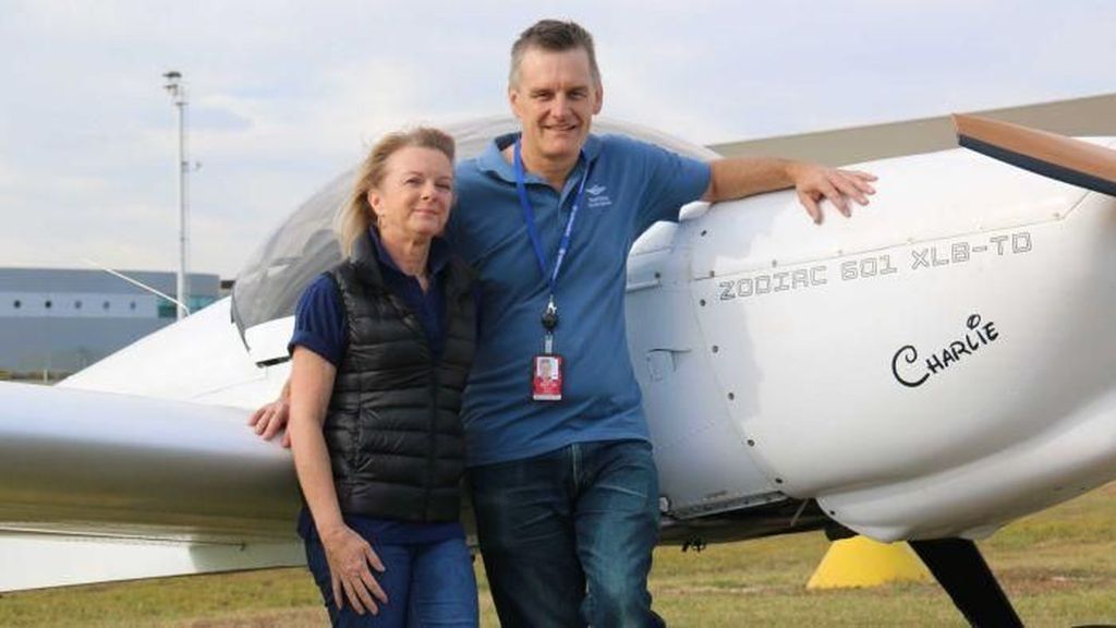 Rakit Pesawat di Garasi untuk Keliling Australia Rakit Pesawat di Garasi untuk Keliling Australia