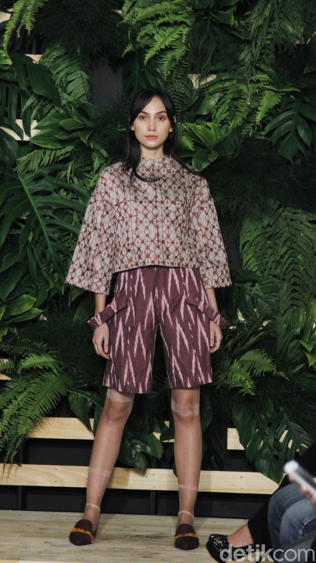 Fashion show Ikat Indonesia by Didiet Maulana yang bertajuk Mentari di Hotel Monopoli, Kemang, Jakarta, Selasa [8/5/2018]. Foto: Mohammad Abduh/Wolipop