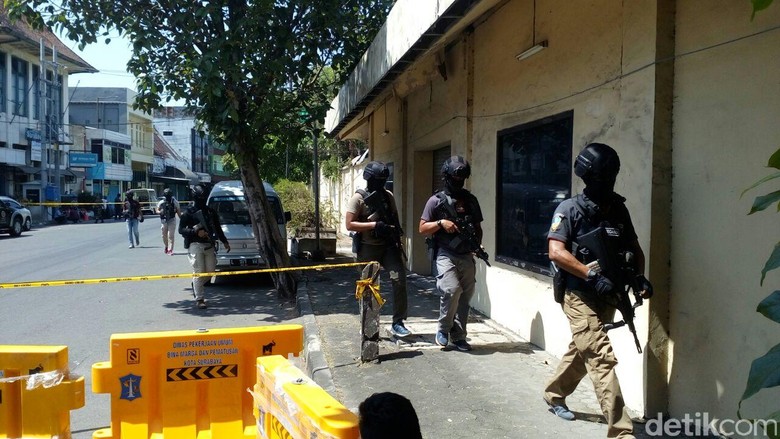 Tak Sekolah, Anak Bomber Surabaya Didoktrin Radikal dengan Video Tak Sekolah, Anak Bomber Surabaya Didoktrin Radikal dengan Video