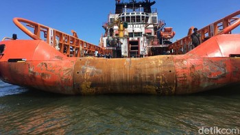 ASL Voyager ini punya tugas membersihkan jalur, sebelum Nostag 10 menggelar kabel serat optik bawah laut. Foto: Agus Tri Haryanto/detikINET