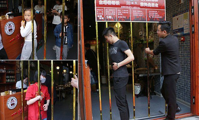 Pengunjung yang Bisa Lewati Gerbang Logam di Restoran Ini Bisa Makan Gratis