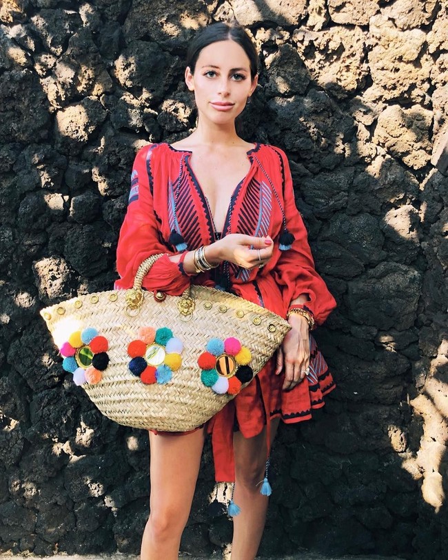 Terungkap di Instagram jika anak dari pria terkaya di urutan 37 tersebut bertemu pujaan hatinya lewat kencan buta setahun lalu. Foto: Instagram @alexakdell