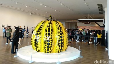 Ribuan Pengunjung Padati Pameran Yayoi Kusama di Jakarta