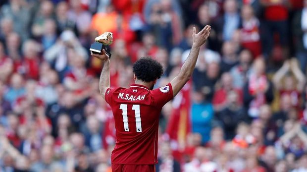 Mohamed Salah mendapatkan sepatu emas Liga Inggris musim lalu.