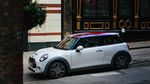 Mobil Inggris untuk Royal Wedding Pangeran Harry dan Megan Markle