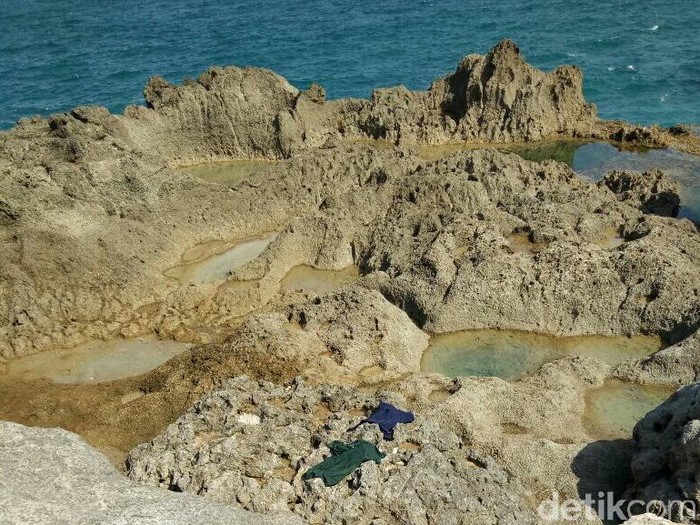 Basarnas Cari Dua Wisatawan Hilang Di Pantai Kedung Tumpang