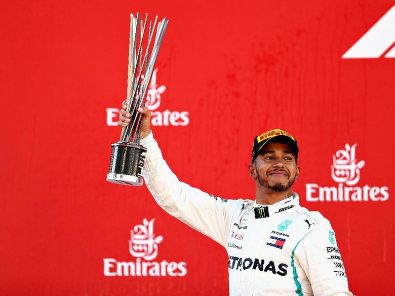 Hamilton Makin Klop dengan Mobilnya Hamilton Makin Klop dengan Mobilnya