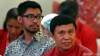 Ellyas Pical duduk di antara peserta Kongres Luar Biasa PKPI.