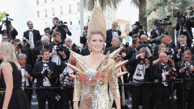 Gaya Artis Ini Aneh Banget di Cannes, Rambut Tornado Hingga Gaun Runcing