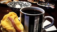 Espresso plus durian Musang King? Ini paduan yang disukai pakar kuliner @williamwongso untuk memulai pagi. Mau meniru? Foto: Instagram @willamwongso