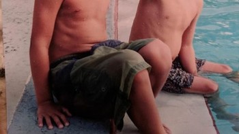 Tangan mereka menyatu? (Foto: Brightside)